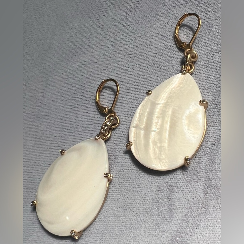 Large and light teardrop Mother of Pearl & Swarovski earrings - Picture 2 of 8